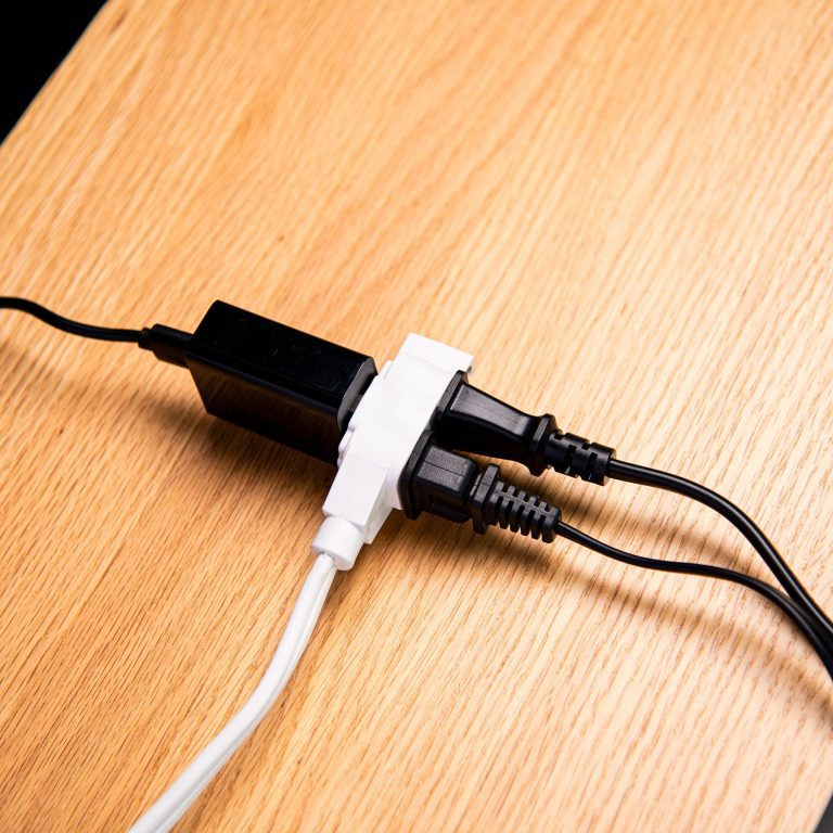 Extensión eléctrica doméstica 2 m blanca con clavija plana Proveedora REM